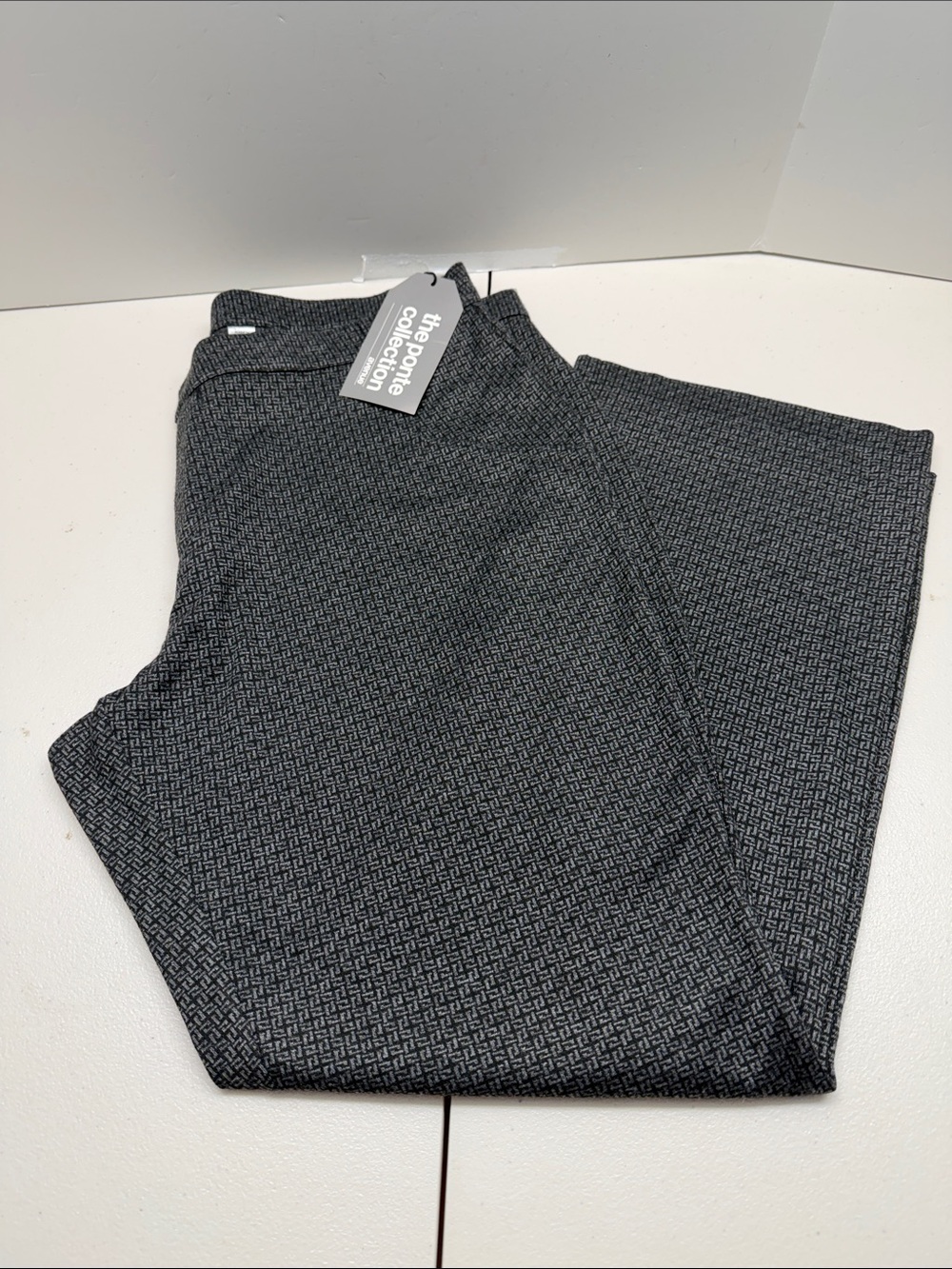 Avenue Women's Charcoal Patterned Dress Pants. NWT, size 14/16 petite